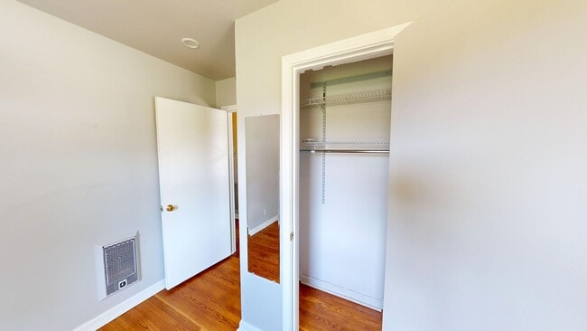 Building Photo - Charming farmhouse in Franklin, TN!