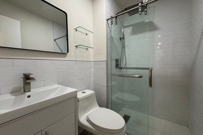 Building Photo - 30 E 127th St