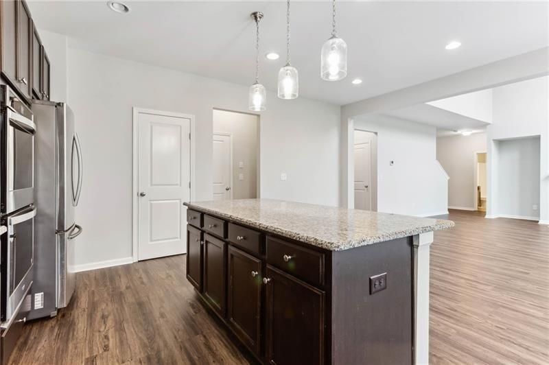 Building Photo - 5530 Mirror Lake Dr