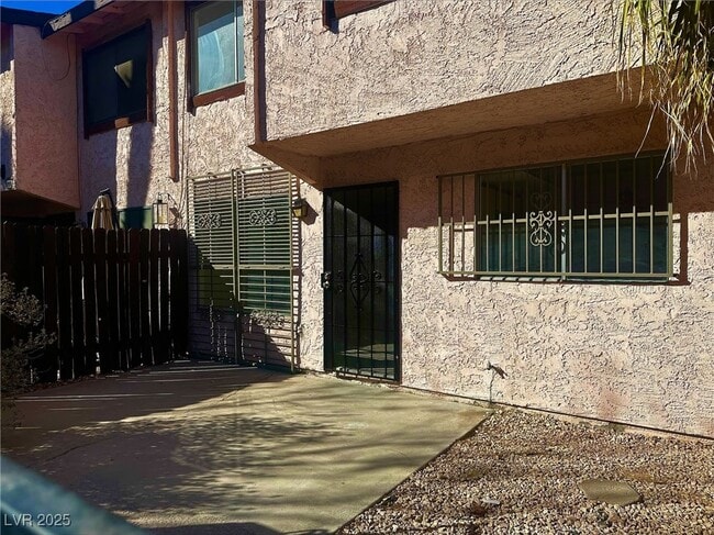 Primary Photo - 4338 Caliente St
