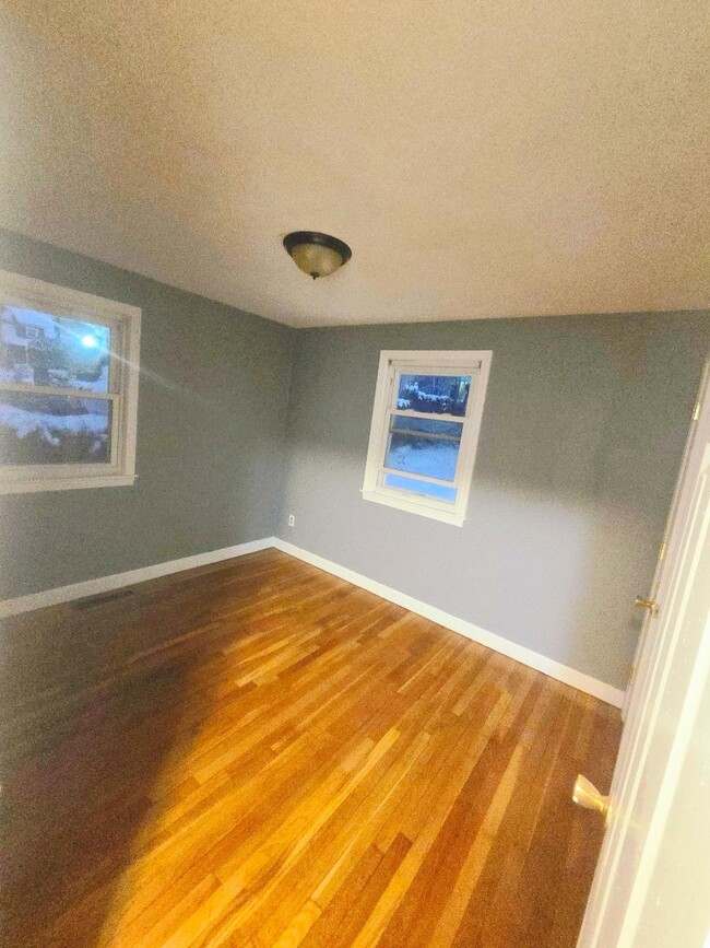 Building Photo - 19 Glen St