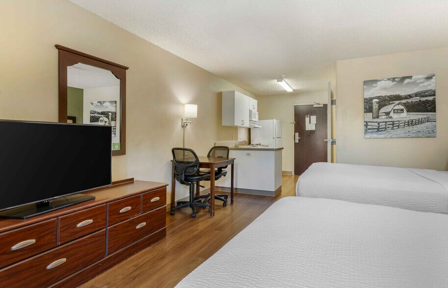 Building Photo - Furnished Studio-Richmond - Hilltop Mall