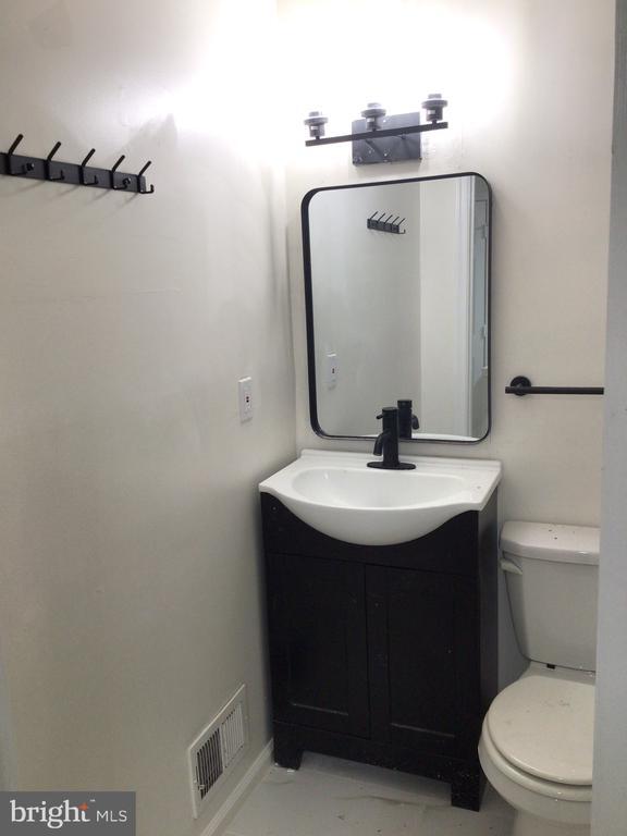 Building Photo - 1715 W Lexington St