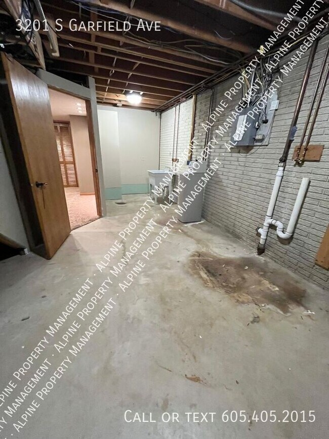 Building Photo - 3201 S Garfield Ave