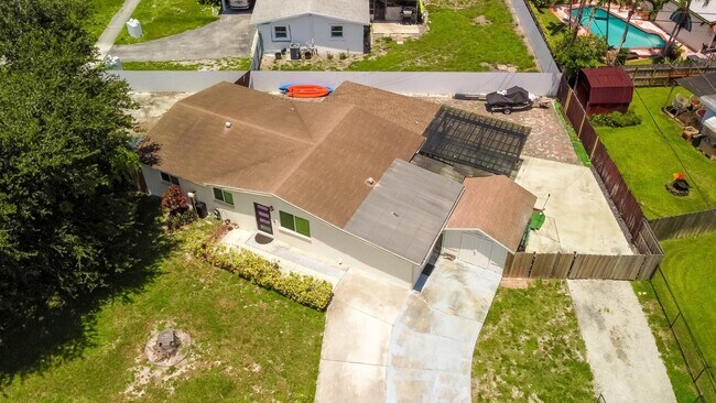 Building Photo - 5763 Purdy Ln