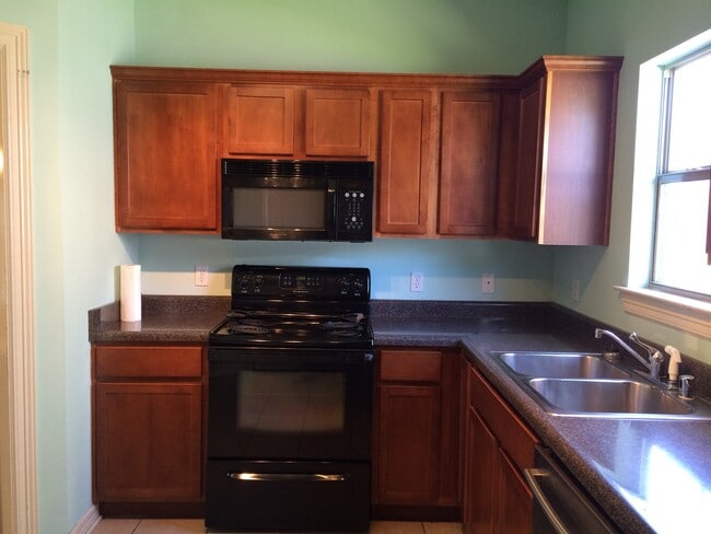 Building Photo - 2708 Westminster Dr