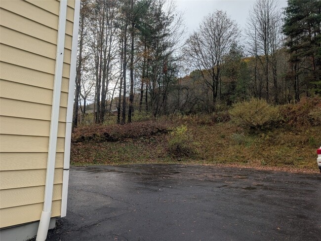 Building Photo - 327 Lower Stella Ireland Rd