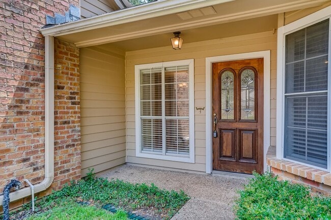 Building Photo - Rare 2 BR/ 2 BA Townhouse in Northwest Hil...