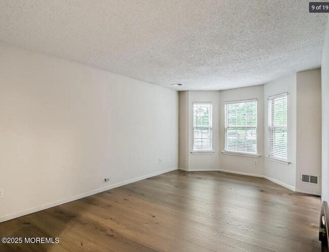 Building Photo - 311 Tulip Ln