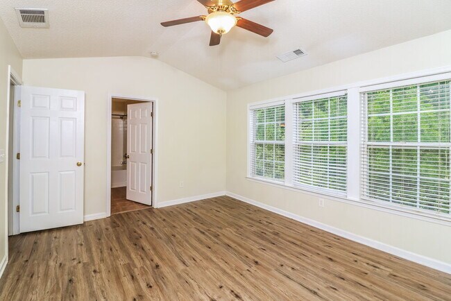 Building Photo - 1080 Dunedin Trail