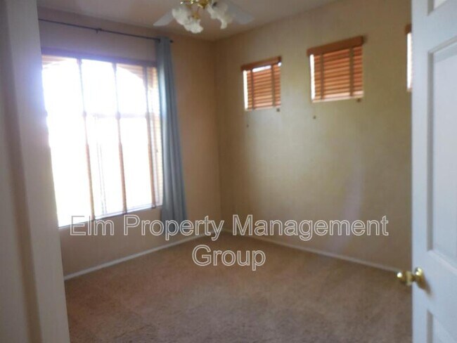 Building Photo - 3555 Meridale Dr