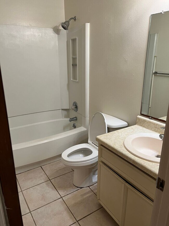 Building Photo - Classic Manor