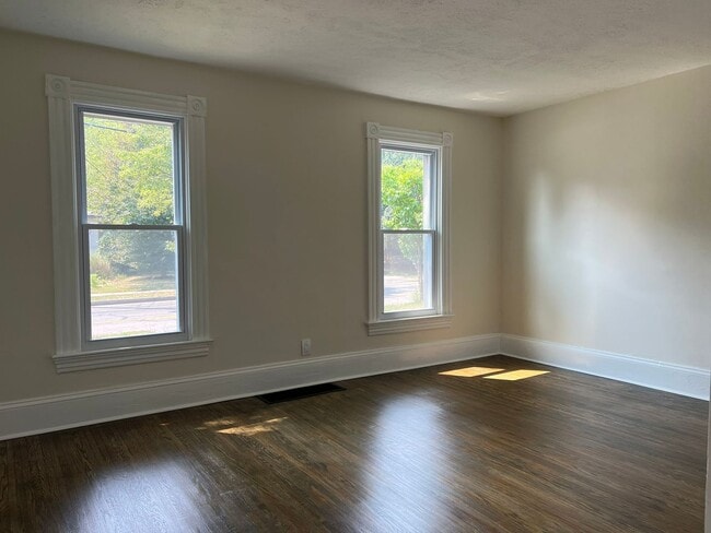 Building Photo - Single Family Home - Available - Will not ...