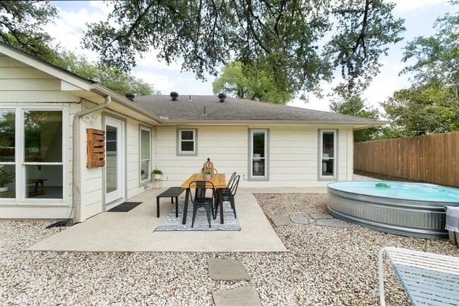 Building Photo - 1406 Radam Cir