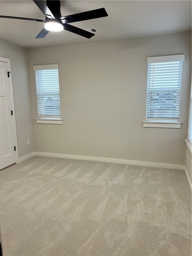 Building Photo - 520 Cosmos St
