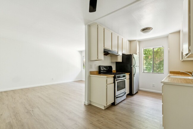 Building Photo - Newly Renovated 1BD Condo Available Soon! ...