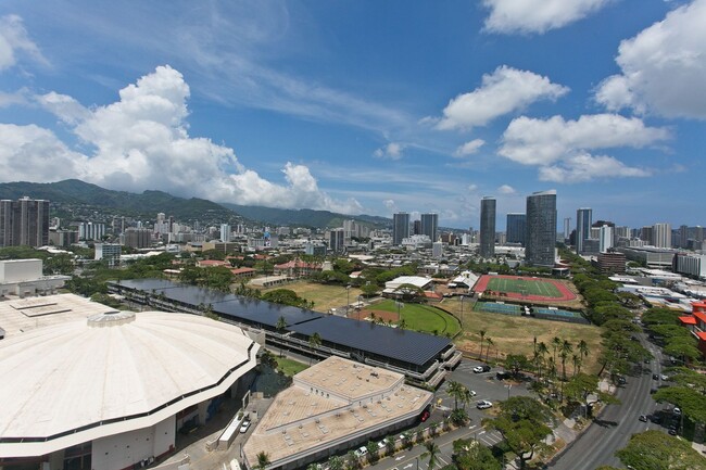 Building Photo - 909 Kapiolani Blvd