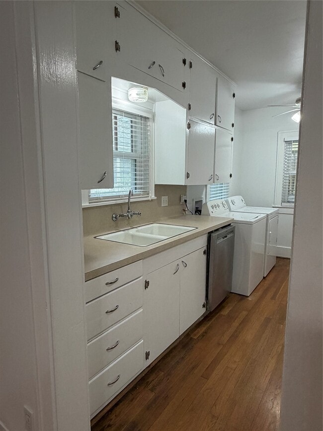 Building Photo - 1719 Dunlavy St