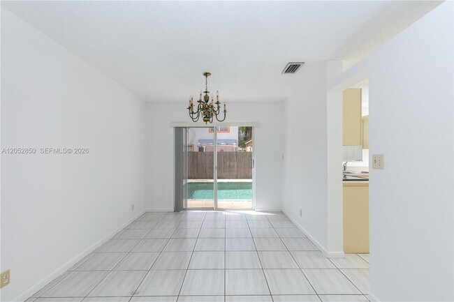Building Photo - 2592 W Saratoga Dr