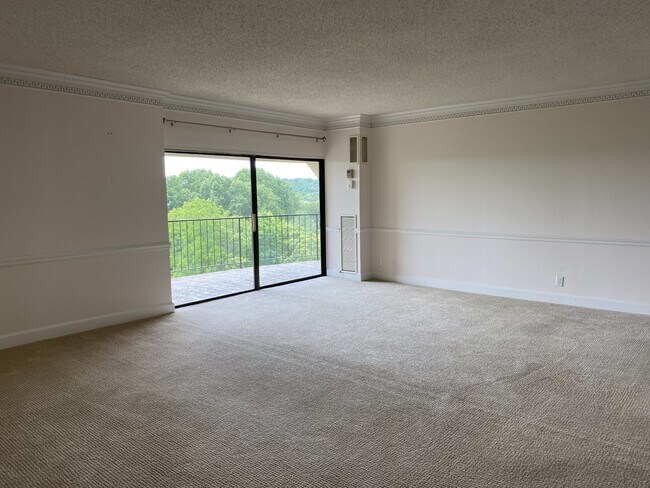 Building Photo - 6666 Brookmont Terrace