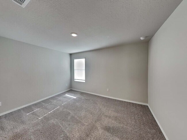 Building Photo - 144 Hollywood Dr