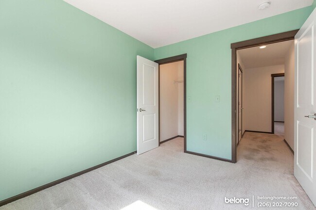 Building Photo - 12010 27th Ct S