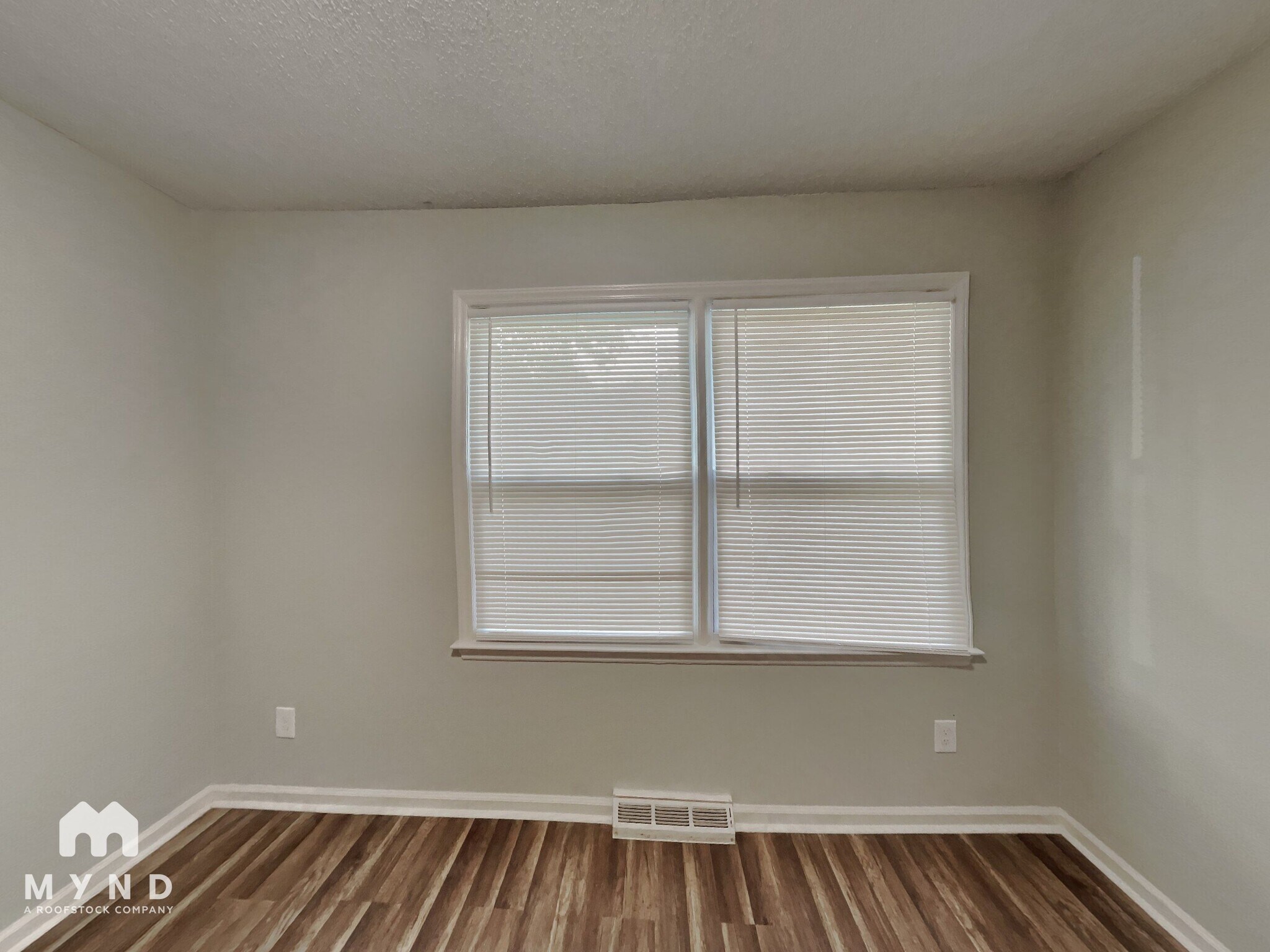 Building Photo - 547 Whitethorn Dr