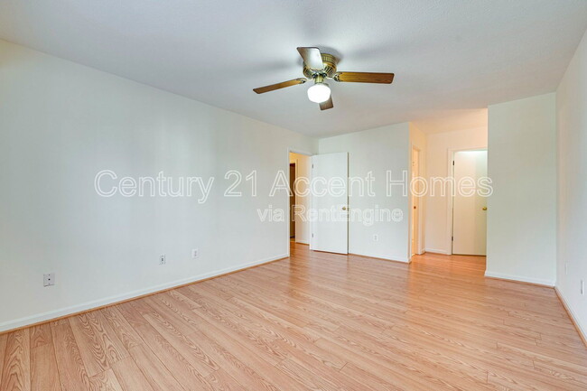 Building Photo - 9941 Oakton Terrace Rd