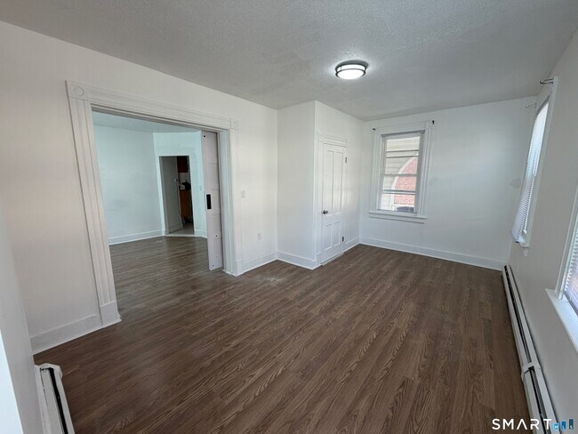 Building Photo - 128 Bartholomew Ave