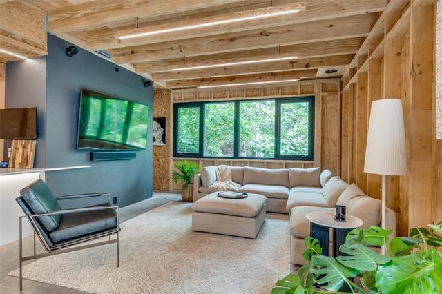 Building Photo - 903 Blackland Ct