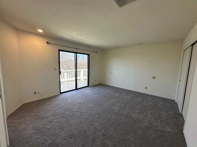 Building Photo - Gorgeous Multilevel 4 Bedroom 2.5 Bathroom Home on Acreage