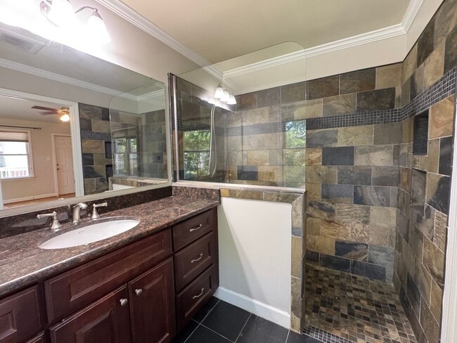 Building Photo - 4 Bedroom | 3 Bathroom Raleigh Home with F...