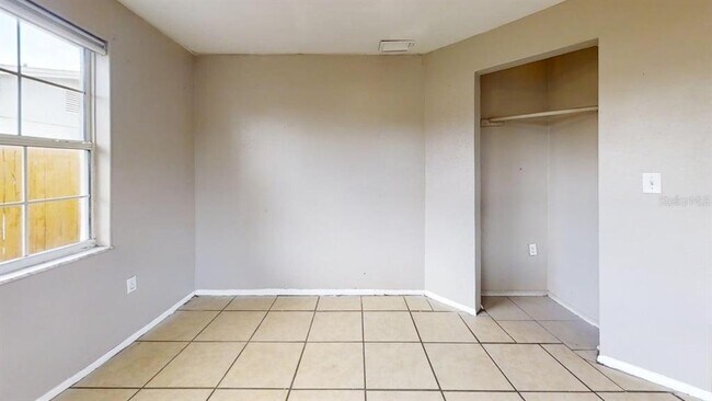 Building Photo - 3136 Huntington Rd