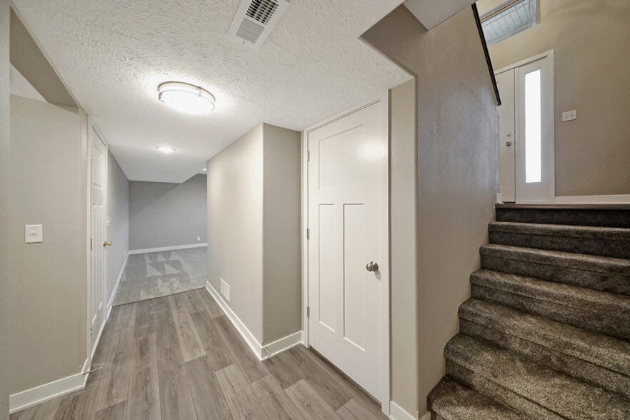Building Photo - 8201 Regent Dr