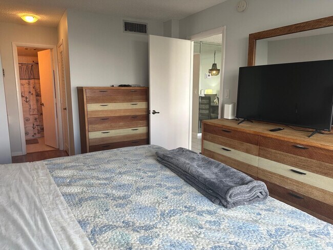 Building Photo - 1009 N Ocean Blvd