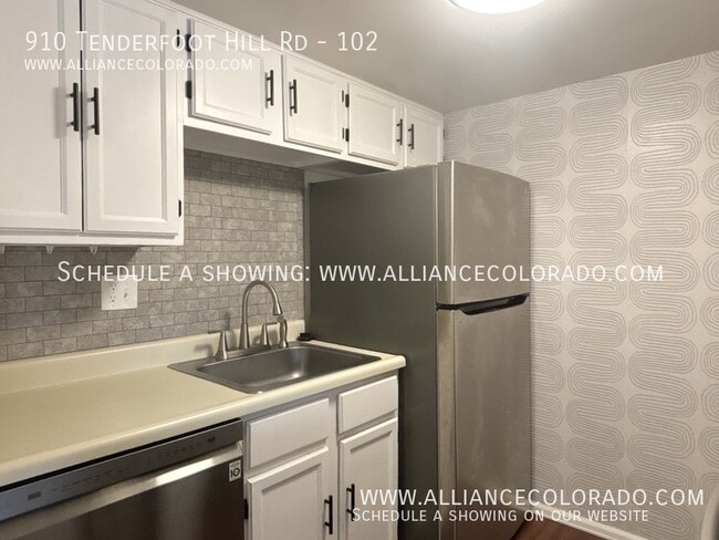 Building Photo - 910 Tenderfoot Hill Rd