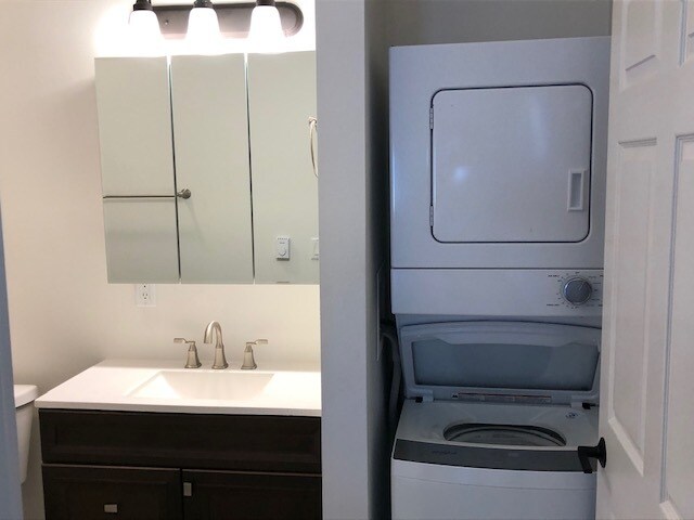 Building Photo - 211 W Mill St