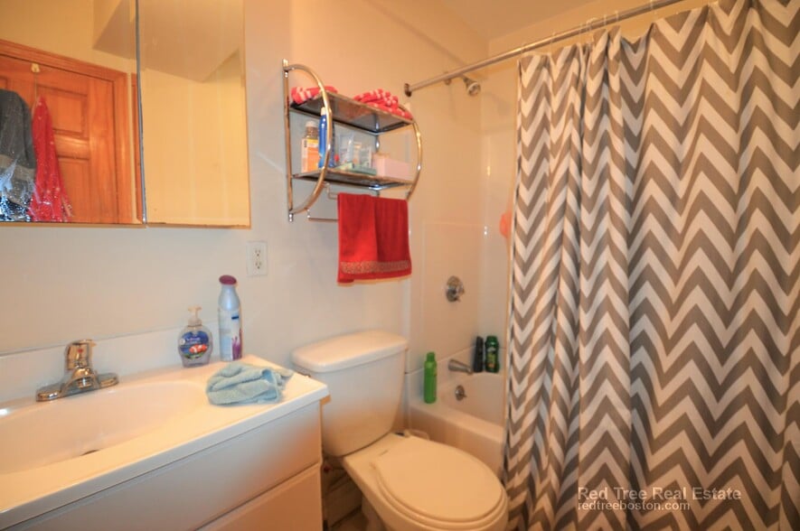 Building Photo - 1801 Beacon St