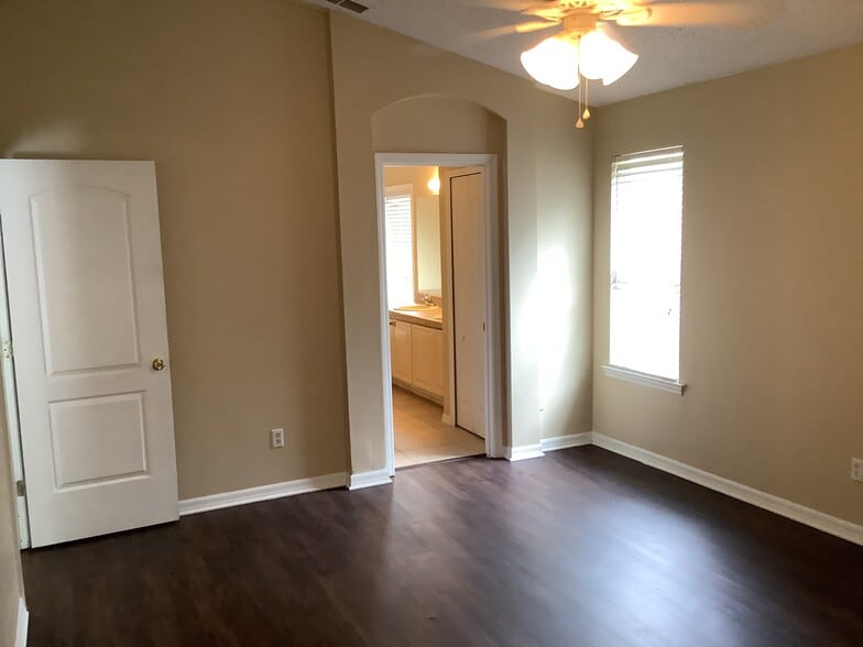 Building Photo - 181 Johns Glen Dr