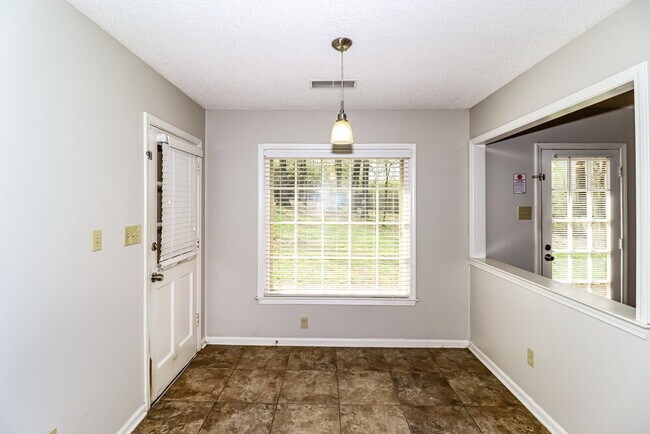 Building Photo - 8533 Kettering Dr