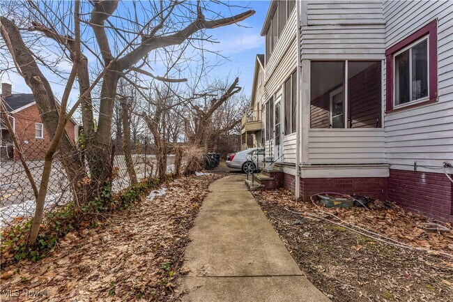 Building Photo - 977 Yellowstone Rd