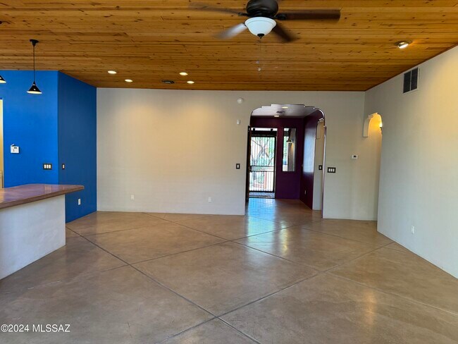 Building Photo - 1717 N Baxter Dr