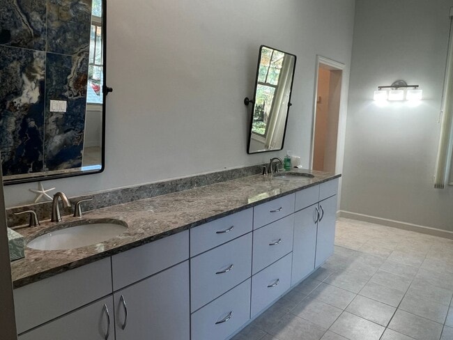 Building Photo - Spacious Updated Home in Windmill Harbour!