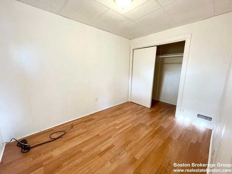 Building Photo - 102 Buttonwood St