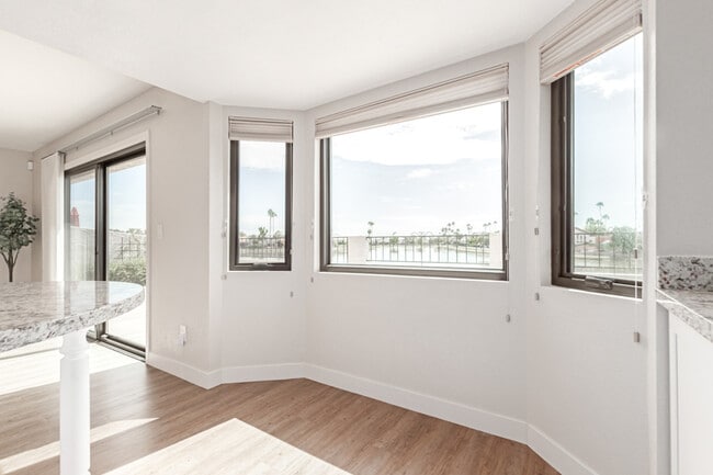 Building Photo - 8175 E Del Cuarzo Dr