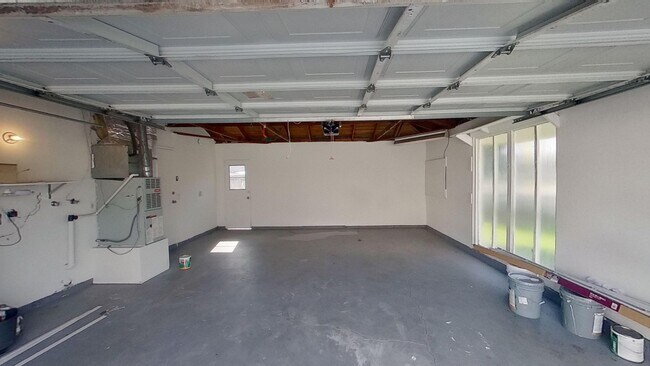 Building Photo - 16402 Birdie Ln