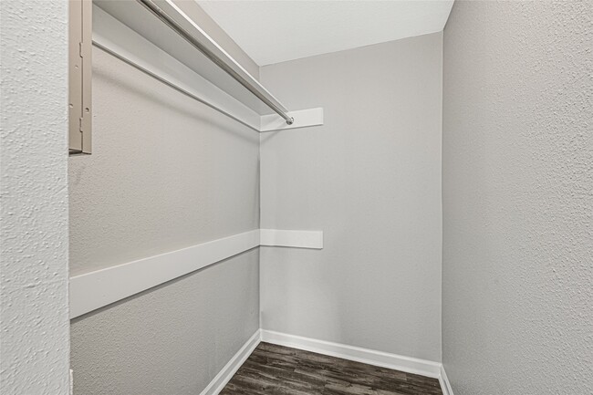 Building Photo - 1803 Flamingo Dr