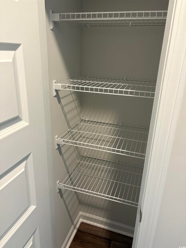 Building Photo - 820 Wapama St