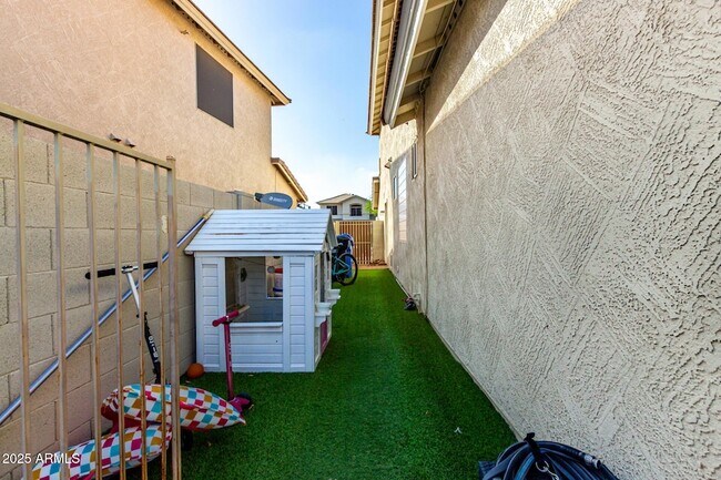 Building Photo - 6531 W Tether Trail