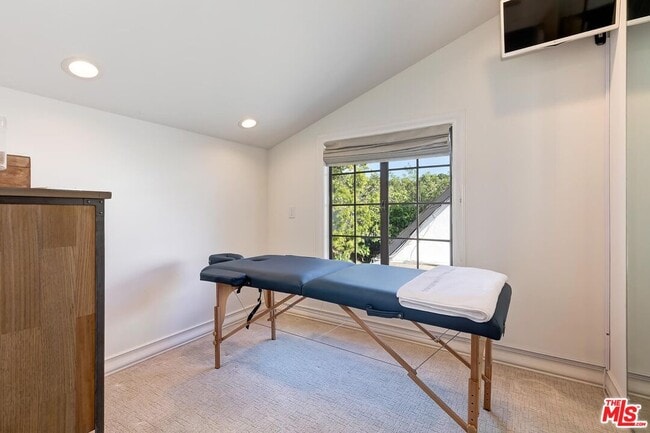 Building Photo - 1075 Wallace Ridge